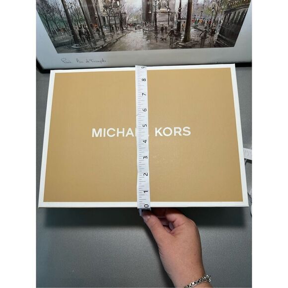 Michael Kors Gift Box Medium - Picture 6 of 7